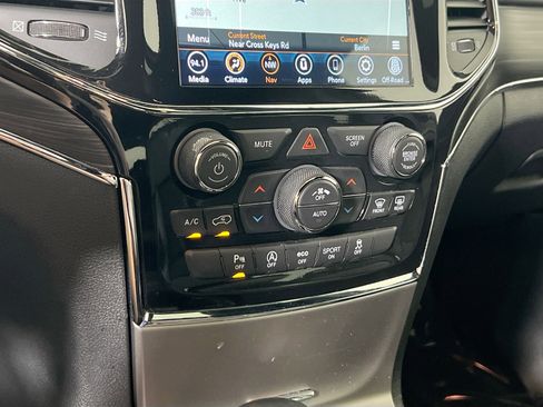 Used 2022 Jeep Grand Cherokee Limited image 16