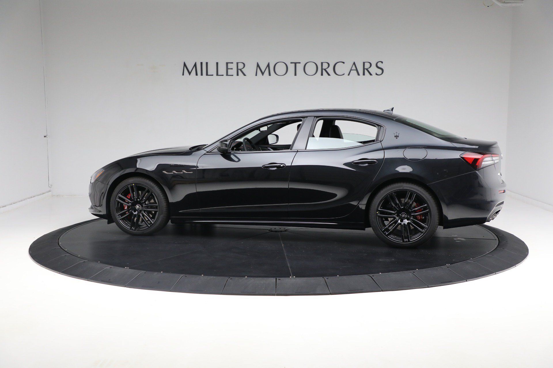 Certified 2024 Maserati Ghibli Modena Q4 AWD/4WD image 7