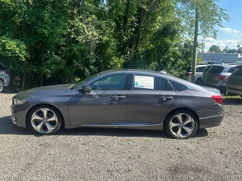 Used 2018 Honda Accord Touring image 4