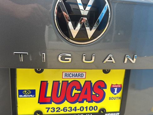 Used 2022 Volkswagen Tiguan SE AWD/4WD image 48