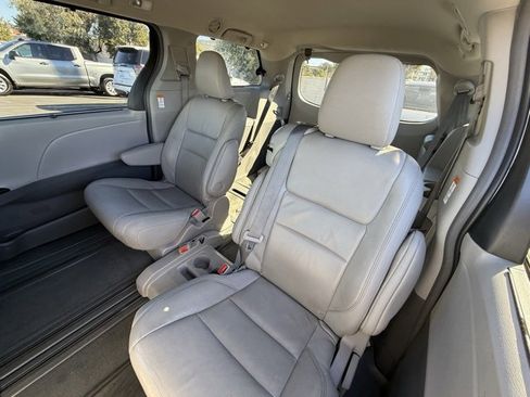 Used 2015 Toyota Sienna XLE image 5