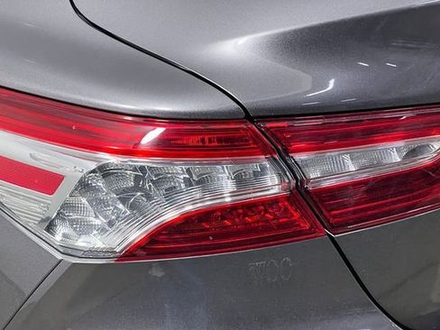 Used 2020 Toyota Camry XLE image 36