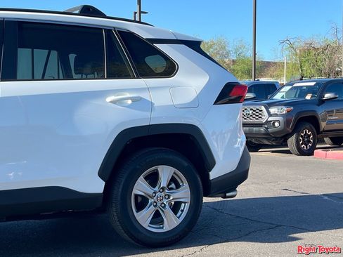 Certified 2022 Toyota RAV4 XLE w/ Convenience Package AWD/4WD image 11