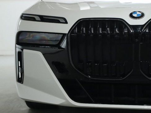 Used 2025 BMW 740i xDrive image 6