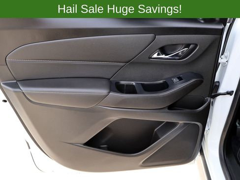 Used 2023 Chevrolet Traverse Premier FWD image 13