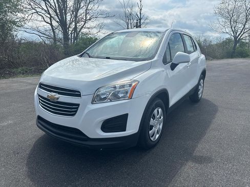 Used 2016 Chevrolet Trax LS image 2