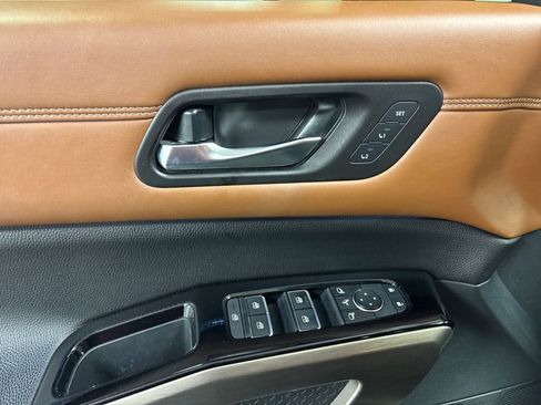 Used 2022 Nissan Pathfinder Platinum w/ Cargo Package image 22