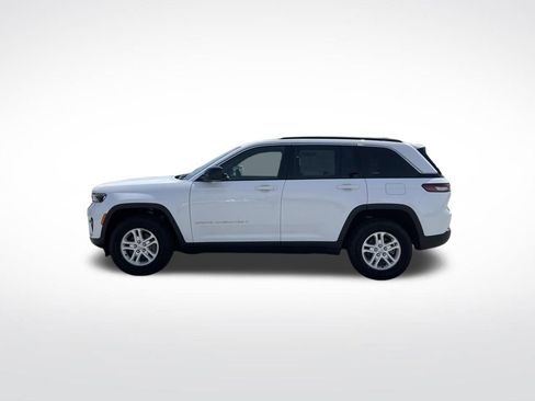 Used 2025 Jeep Grand Cherokee Laredo w/ Luxury Tech Group I AWD/4WD image 2