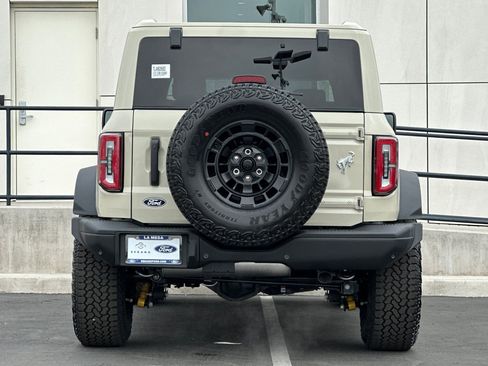 New 2026 Ford Bronco Badlands w/ Sasquatch Package AWD/4WD image 4