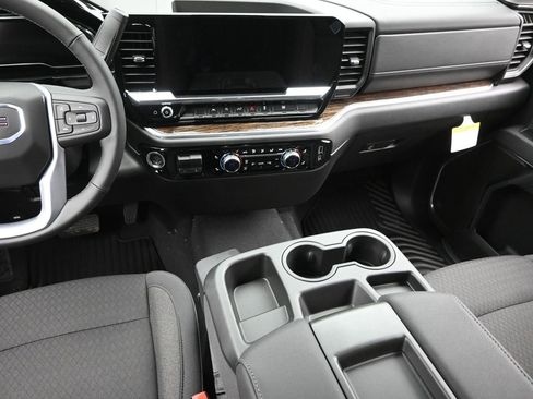 New 2025 GMC Sierra 1500 SLE w/ Preferred Package image 11
