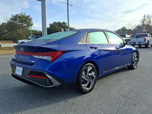 Used 2025 Hyundai Elantra Limited w/ Cargo Package image 2