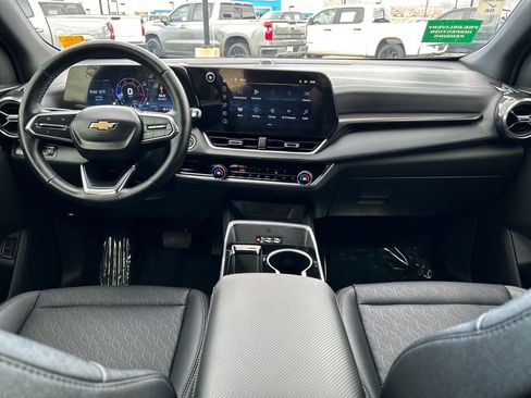 Used 2025 Chevrolet Equinox LT w/ Convenience Package II image 6