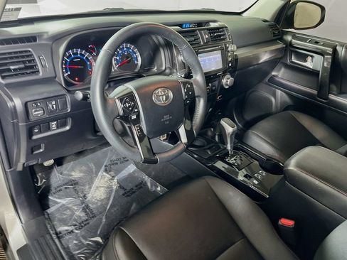 Certified 2019 Toyota 4Runner TRD Off-Road Premium AWD/4WD image 9