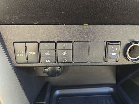 Used 2015 Toyota RAV4 Limited w/ Technology Package AWD/4WD image 26