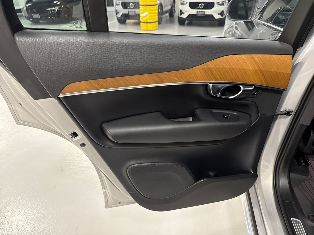 Certified 2024 Volvo XC90 T8 Plus w/ Protection Package Premier AWD/4WD image 9