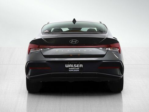 Used 2024 Hyundai Elantra SEL w/ Convenience Package image 4
