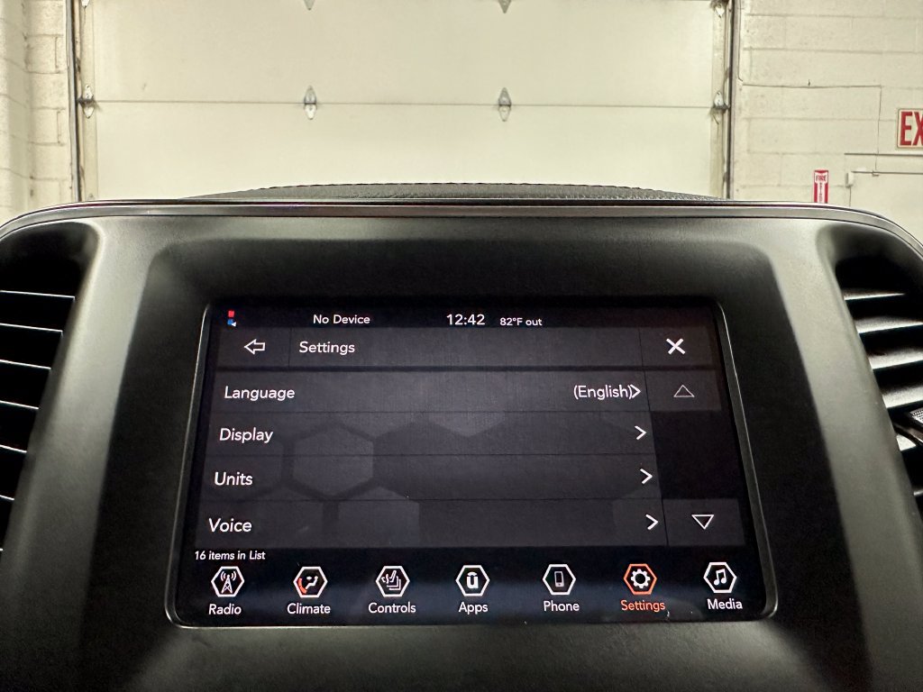 Used 2019 Jeep Cherokee Latitude Plus w/ Cold Weather Group AWD/4WD image 34