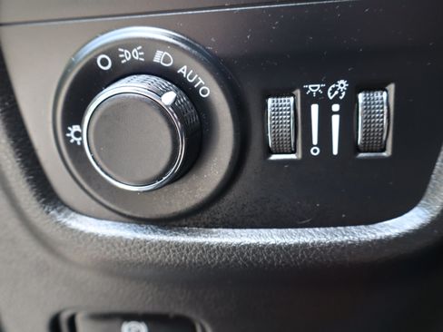 Used 2023 Jeep Grand Cherokee Altitude RWD image 24