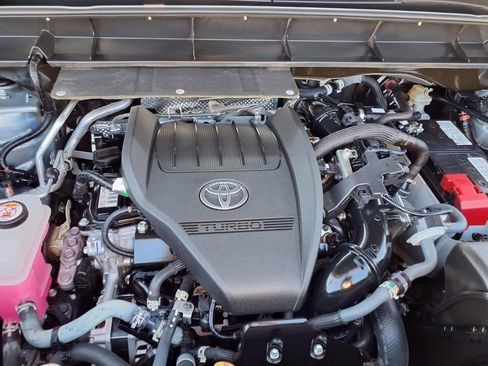 Used 2023 Toyota Highlander XLE image 17