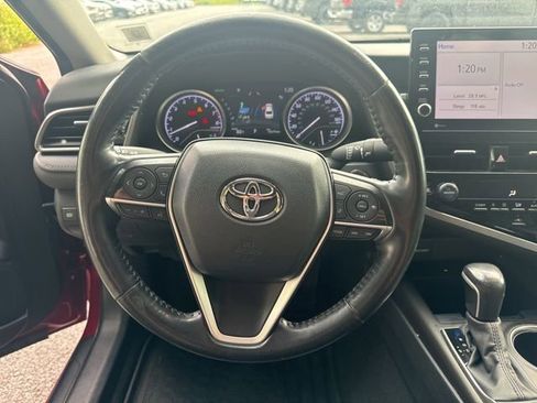 Used 2022 Toyota Camry XLE image 10