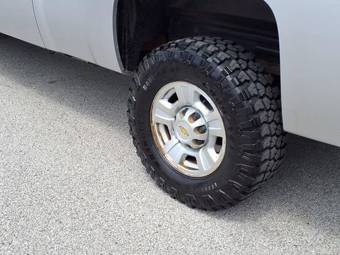 Used 2010 Chevrolet Silverado 2500 LT w/ Interior Plus Package AWD/4WD image 20