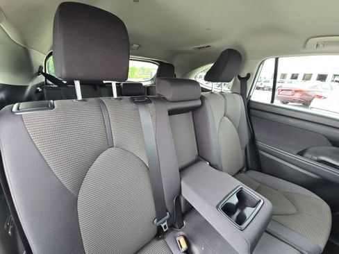 Used 2023 Toyota Highlander LE FWD image 18