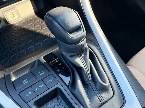 Used 2024 Toyota RAV4 XLE FWD image 26