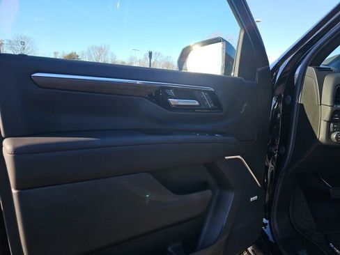 New 2026 Chevrolet Suburban High Country image 16