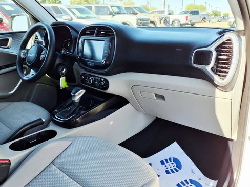 Used 2025 Kia Soul LX FWD image 10