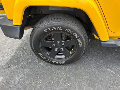 Used 2015 Jeep Wrangler Unlimited Sahara AWD/4WD image 18