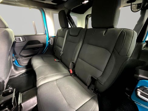 Used 2020 Jeep Wrangler Unlimited Sahara w/ Cold Weather Group AWD/4WD image 20