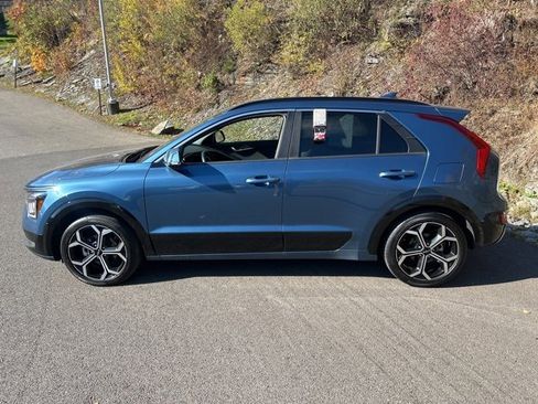 Used 2023 Kia Niro SX Touring image 13