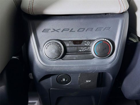 Used 2025 Ford Explorer Active w/ Active Comfort Package AWD/4WD image 29