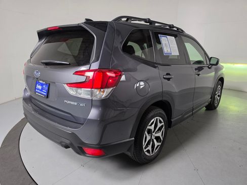 Used 2024 Subaru Forester Premium AWD/4WD image 5