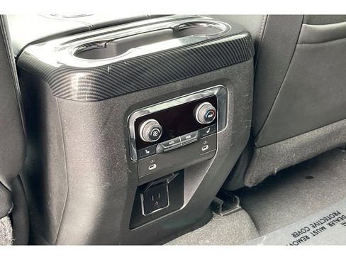 Used 2022 Chevrolet Suburban LT w/ Luxury Package image 43