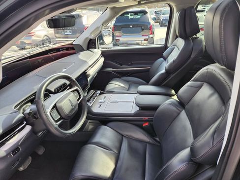 Used 2025 Lincoln Navigator Reserve AWD/4WD image 9
