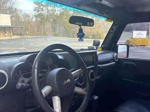 Used 2010 Jeep Wrangler Unlimited Sahara w/ Dual Top Group image 27