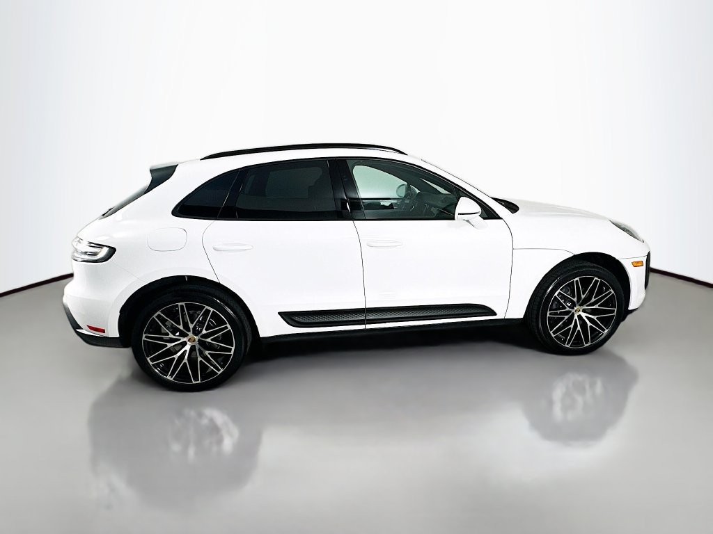 Certified 2025 Porsche Macan AWD/4WD image 8