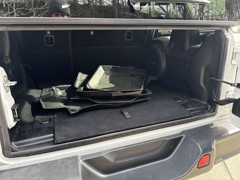 Used 2018 Jeep Wrangler Unlimited Sahara w/ Dual Top Group image 23