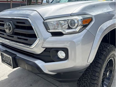 Used 2018 Toyota Tacoma SR5 RWD image 11