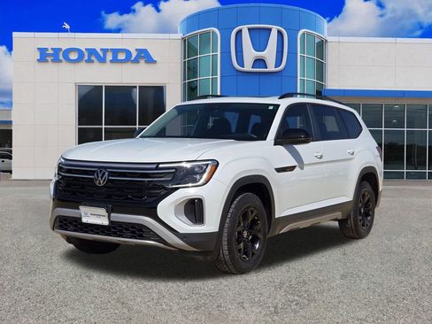 Used 2024 Volkswagen Atlas Peak Edition SE image 7