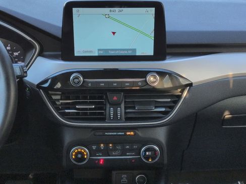 Used 2020 Ford Escape SE image 28