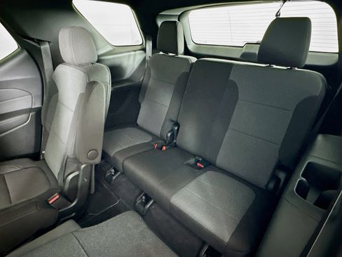 Used 2023 Chevrolet Traverse LT image 28