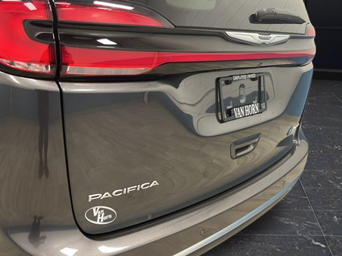 Used 2023 Chrysler Pacifica Pinnacle FWD image 43