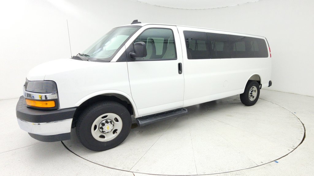 Used 2025 Chevrolet Express 3500 LT w/ LT Preferred Equipment Group RWD image 3