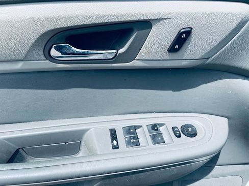 Used 2017 Chevrolet Traverse LT w/ Style and Technology Package FWD image 13