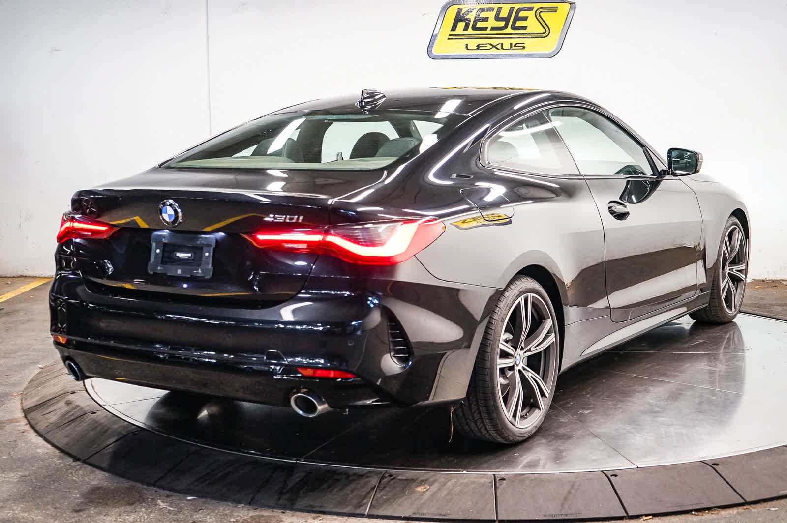 Used 2023 BMW 430i Coupe w/ Convenience Package RWD image 10