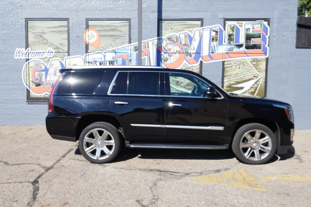Used 2020 Cadillac Escalade Luxury AWD/4WD image 24
