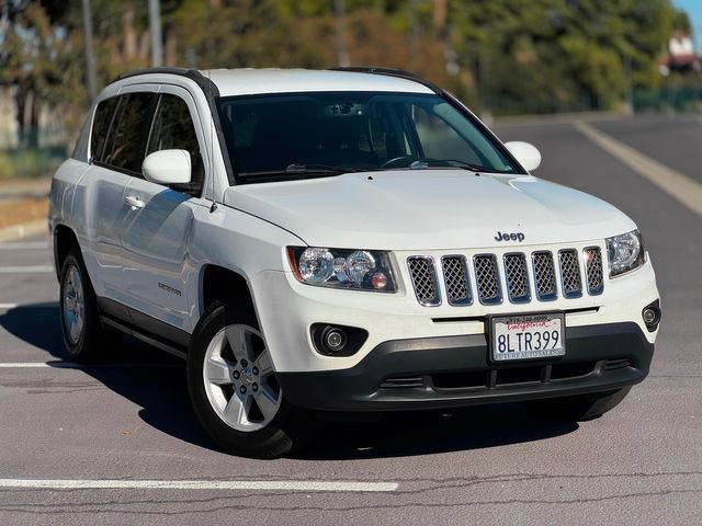 Used 2017 Jeep Compass Latitude FWD image 2
