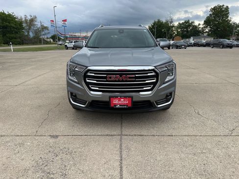Used 2023 GMC Terrain SLT AWD/4WD image 8